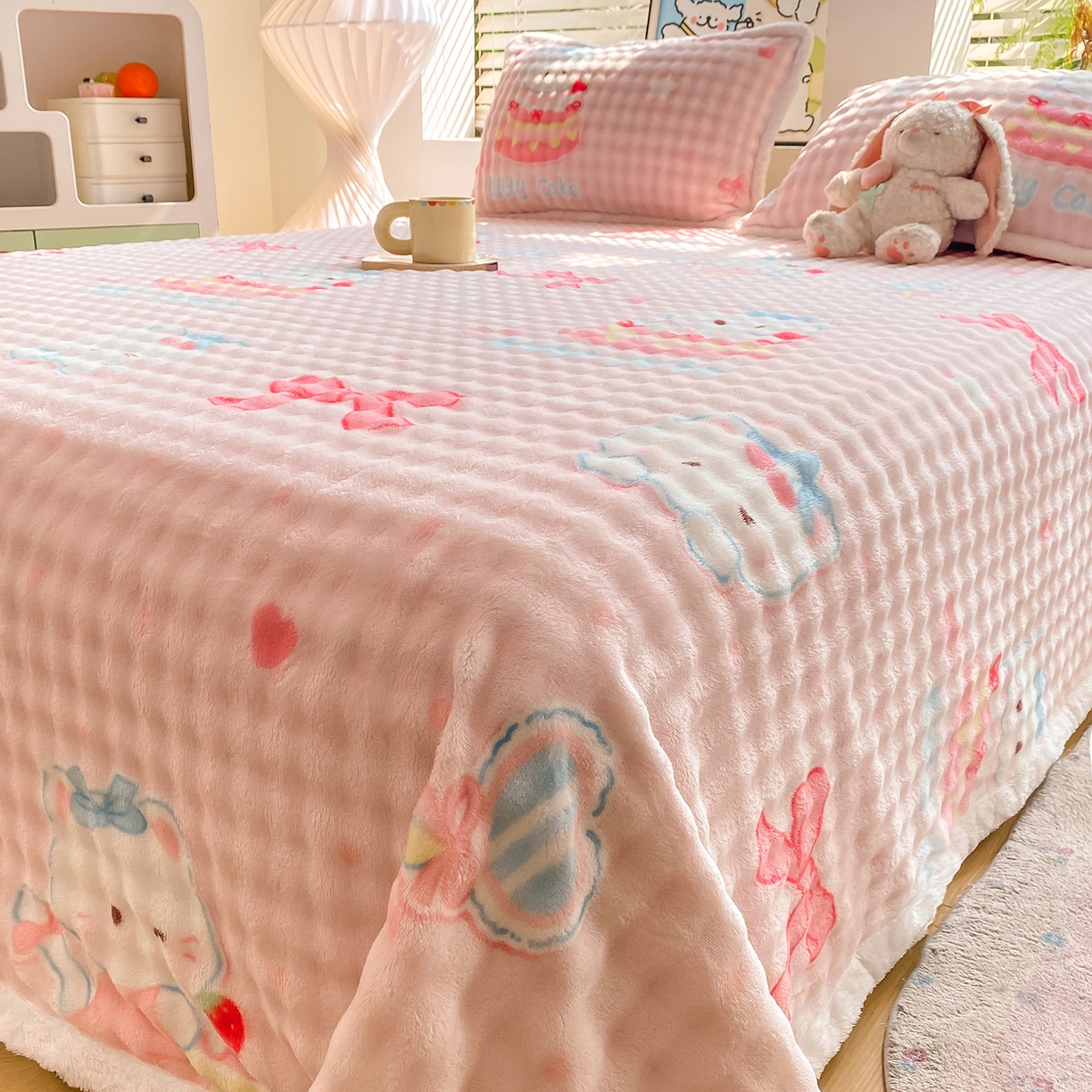 91家纺网 家纺一手货源 找家纺 眠势力 2025新款暖绒泡泡床单冬季保暖被单牛奶绒床单罩 樱桃猫咪【暖绒泡泡床单】