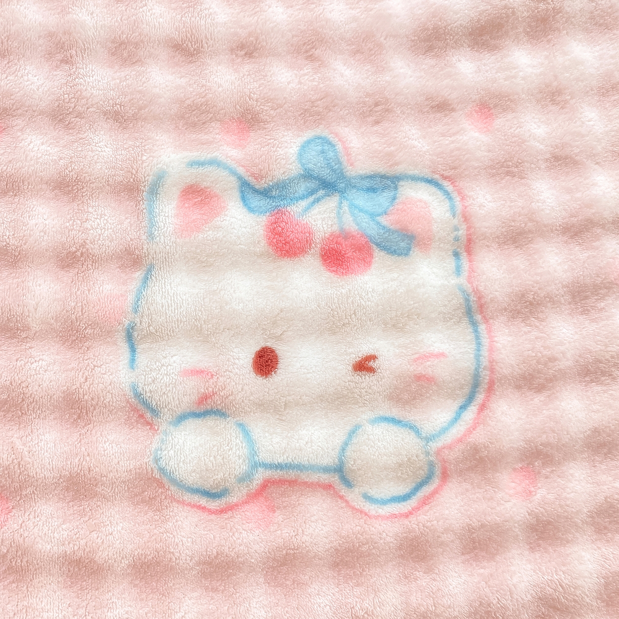 91家纺网 家纺一手货源 找家纺 眠势力 2025新款暖绒泡泡床单冬季保暖被单牛奶绒床单罩 樱桃猫咪【暖绒泡泡床单】