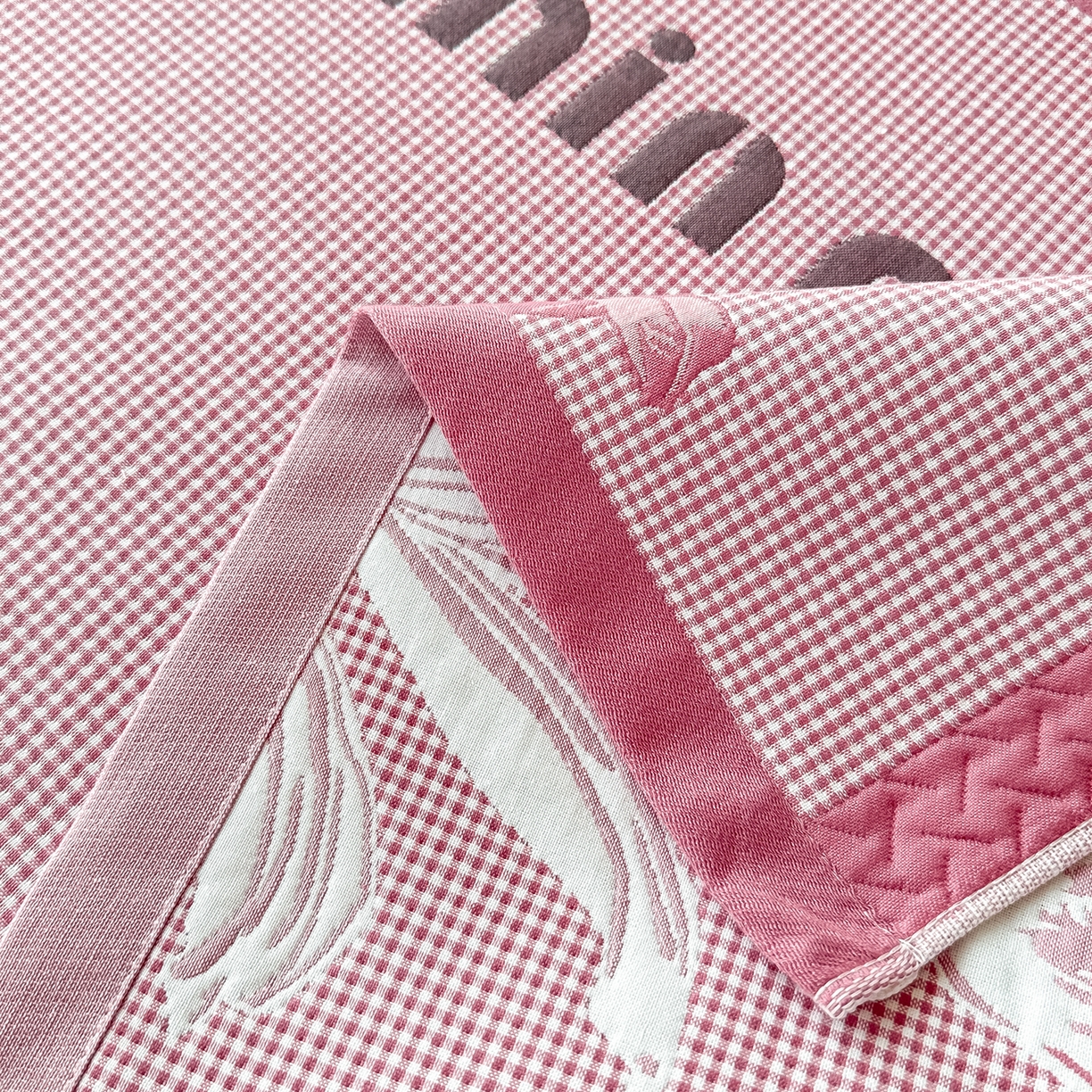 91家纺网 家纺一手货源 找家纺 沐瑟家纺 2025新款亲肤柔软纱布小米格枕巾 郁金香-粉色 52*78cm枕巾/只