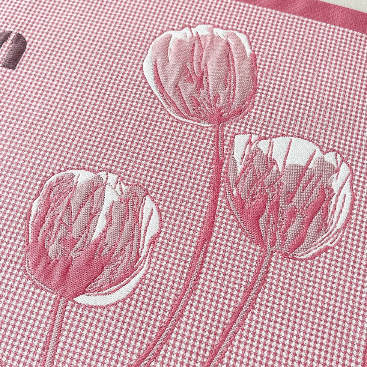 91家纺网 家纺一手货源 找家纺 沐瑟家纺 2025新款亲肤柔软纱布小米格枕巾 郁金香-粉色 52*78cm枕巾/对