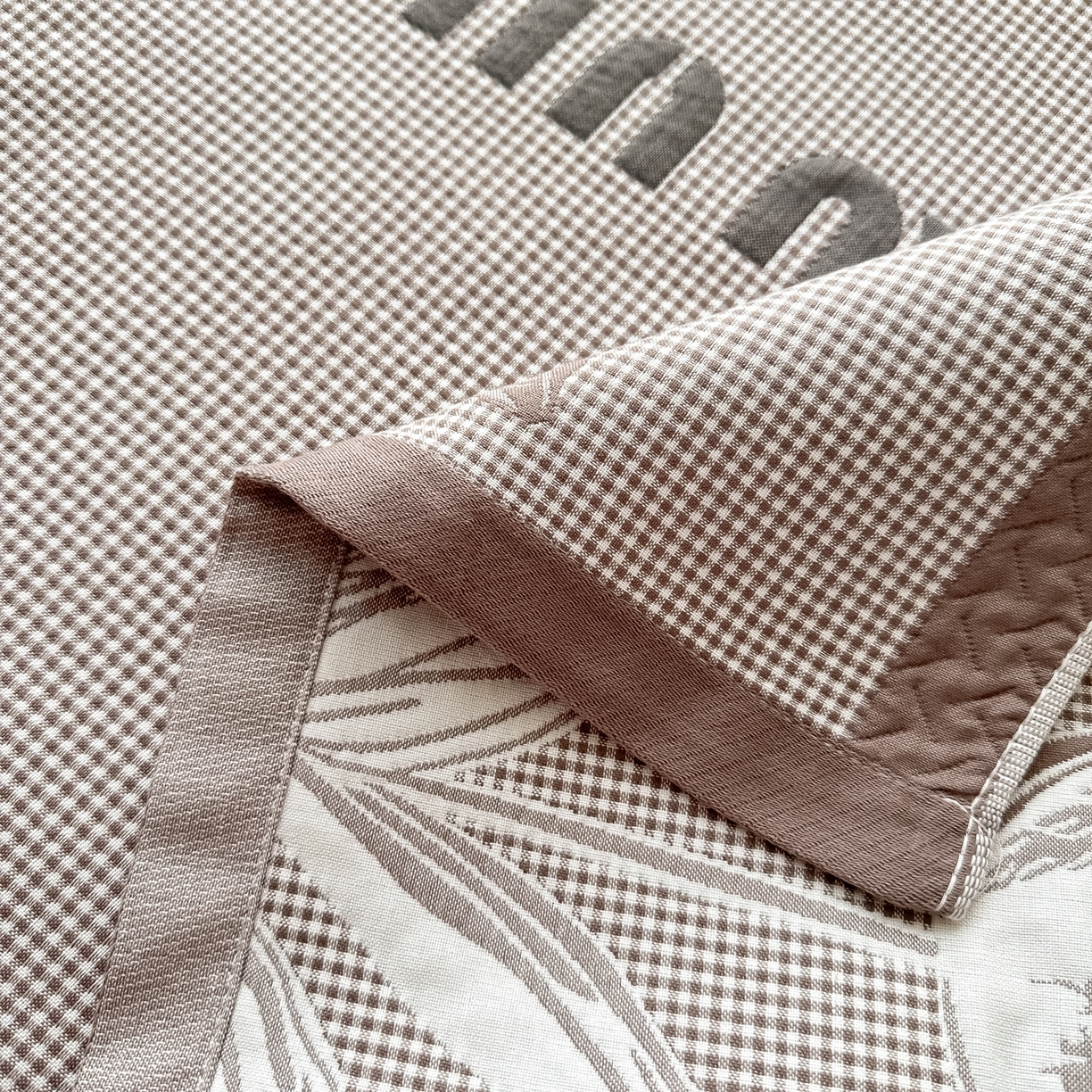 91家纺网 家纺一手货源 找家纺 沐瑟家纺 2025新款亲肤柔软纱布小米格枕巾 郁金香-咖色 52*78cm枕巾/只