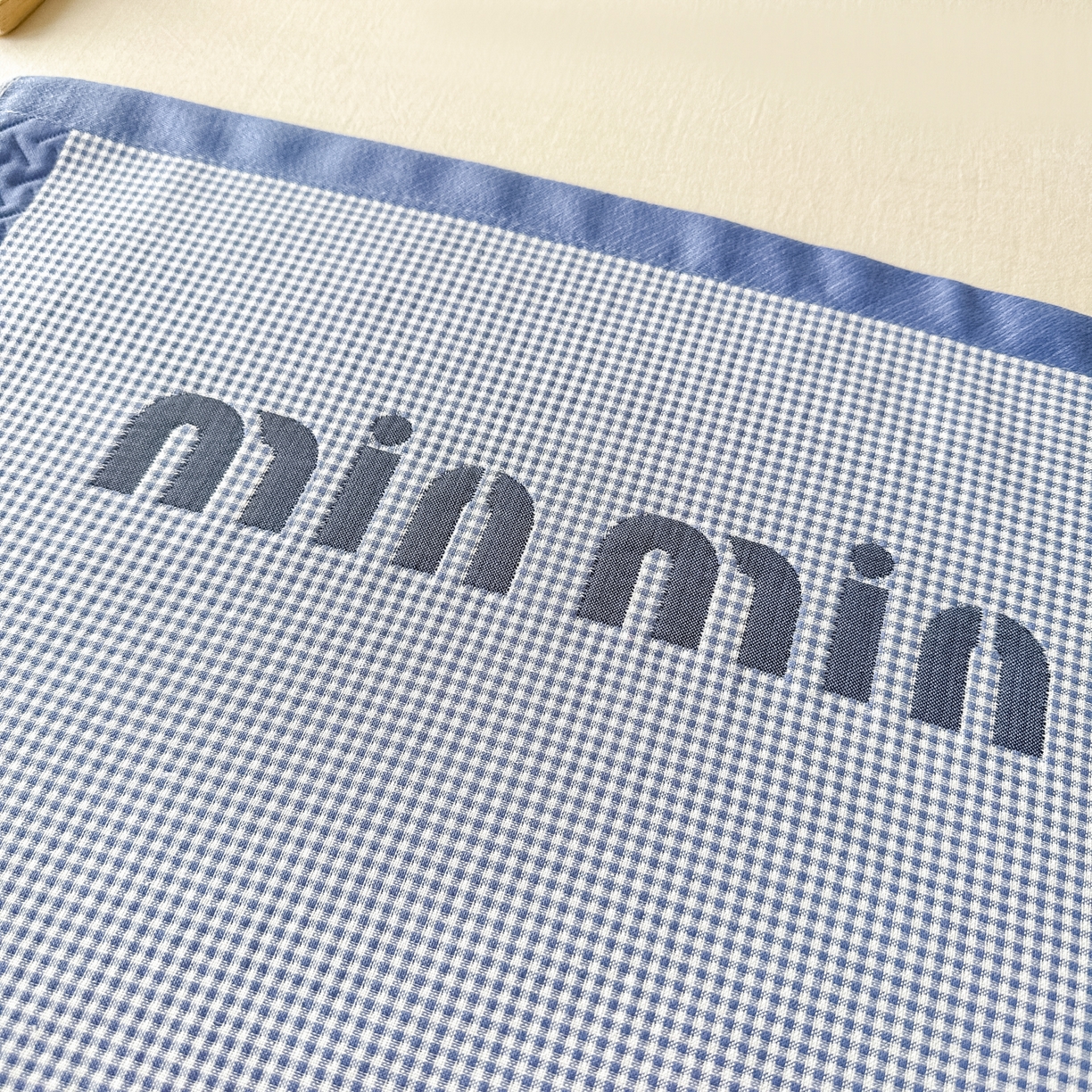 91家纺网 家纺一手货源 找家纺 沐瑟家纺 2025新款亲肤柔软纱布小米格枕巾 郁金香-蓝色 52*78cm枕巾/对