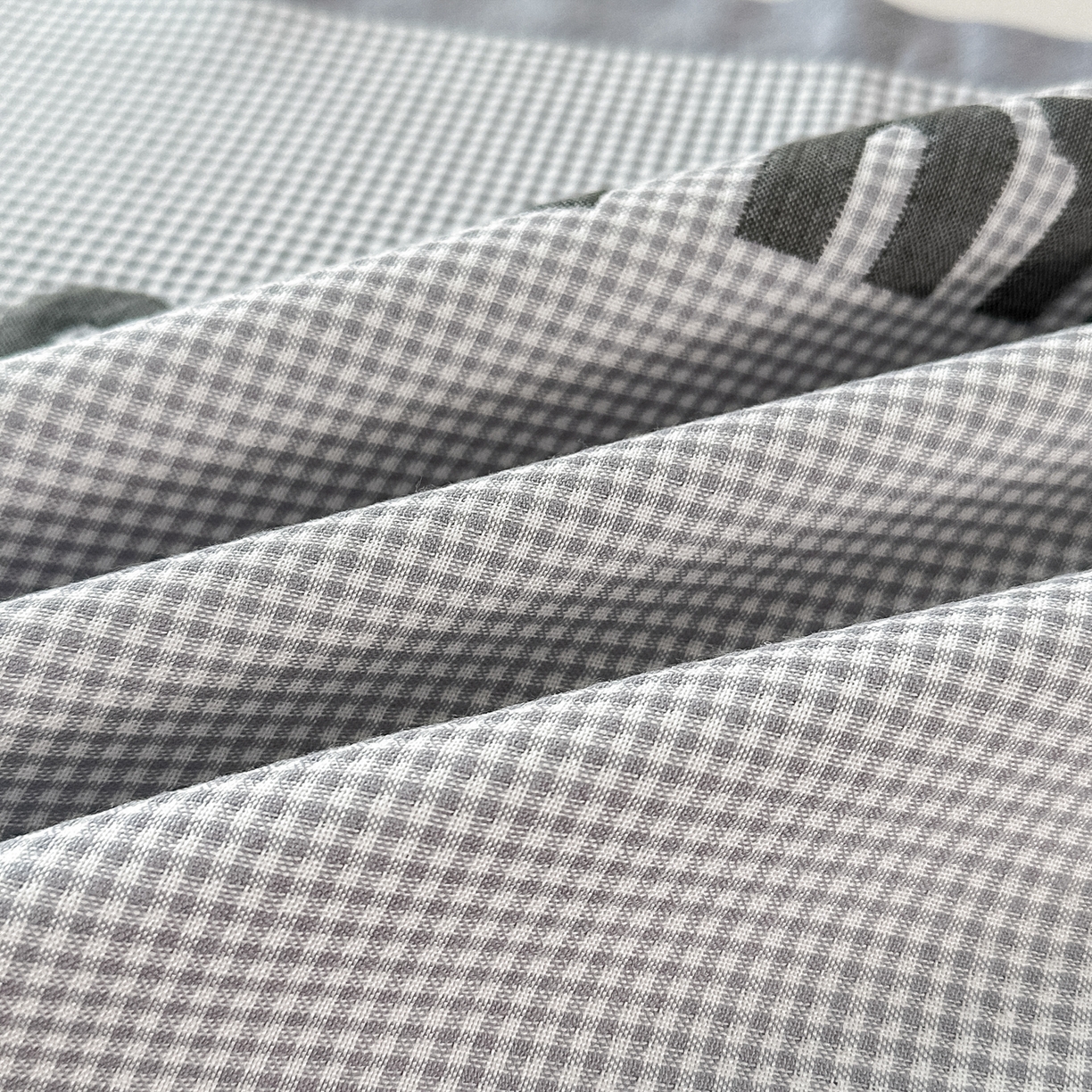 91家纺网 家纺一手货源 找家纺 沐瑟家纺 2025新款亲肤柔软纱布小米格枕巾 郁金香-浅灰色 52*78cm枕巾/只