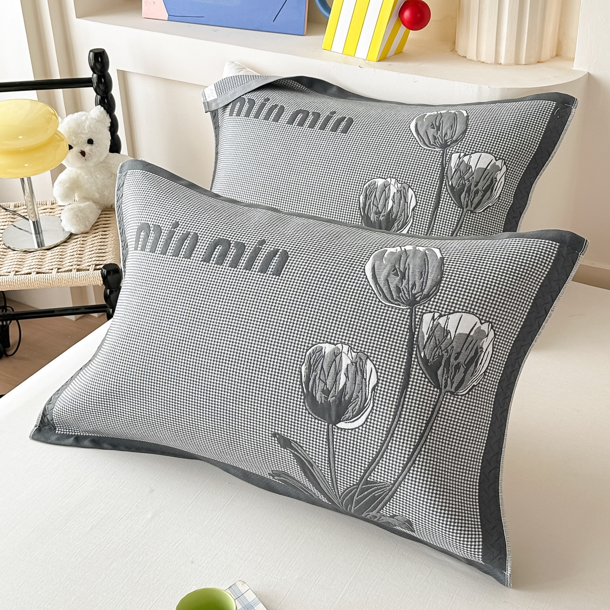 91家纺网 家纺一手货源 找家纺 沐瑟家纺 2025新款亲肤柔软纱布小米格枕巾 郁金香-深灰 52*78cm枕巾/只