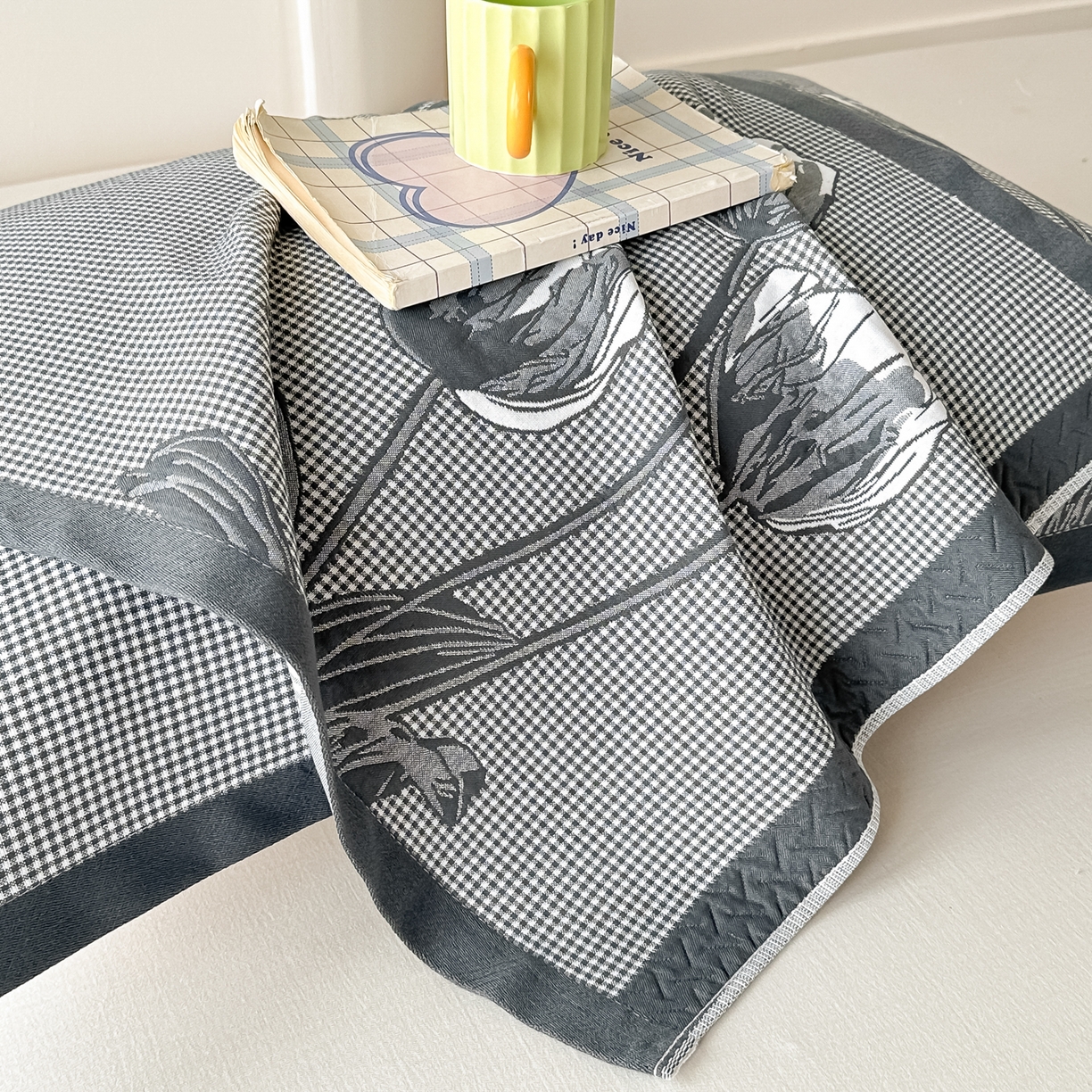 91家纺网 家纺一手货源 找家纺 沐瑟家纺 2025新款亲肤柔软纱布小米格枕巾 郁金香-深灰 52*78cm枕巾/只