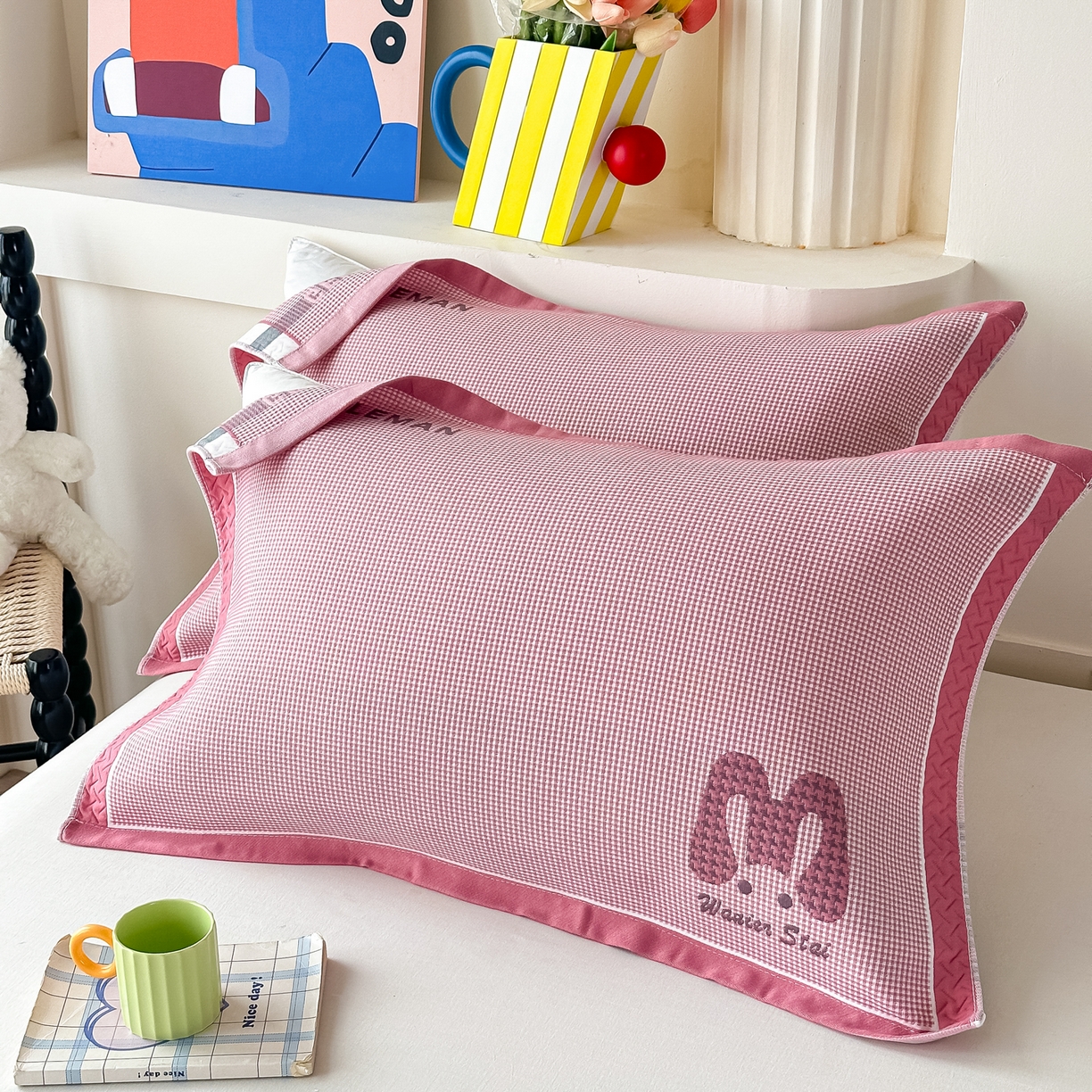 91家纺网 家纺一手货源 找家纺 沐瑟家纺 2025新款亲肤柔软纱布小米格枕巾 M兔-粉色 52*78cm枕巾/对