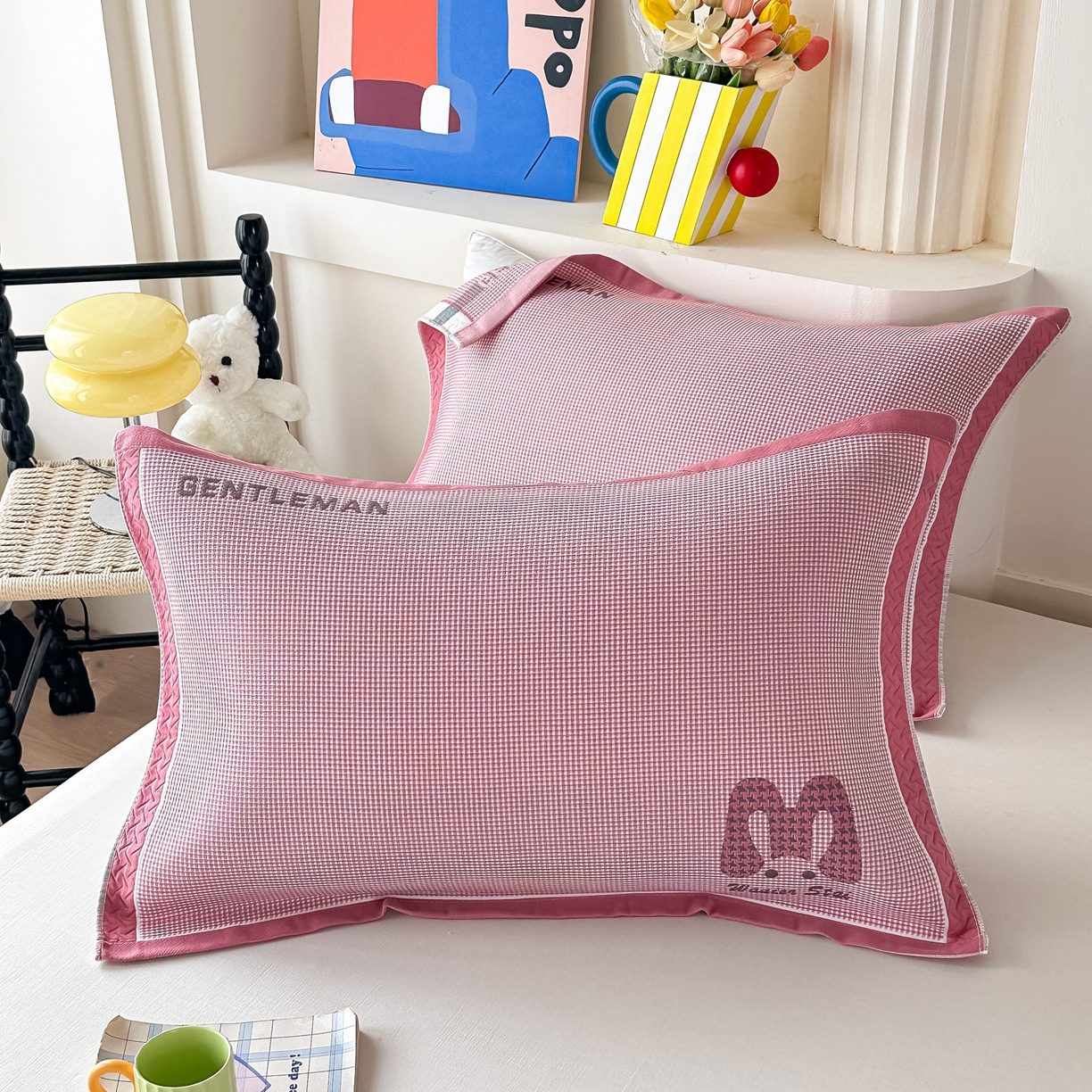 91家纺网 家纺一手货源 找家纺 沐瑟家纺 2025新款亲肤柔软纱布小米格枕巾 M兔-粉色 52*78cm枕巾/对