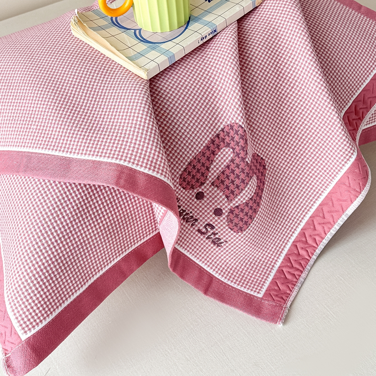 91家纺网 家纺一手货源 找家纺 沐瑟家纺 2025新款亲肤柔软纱布小米格枕巾 M兔-粉色 52*78cm枕巾/对