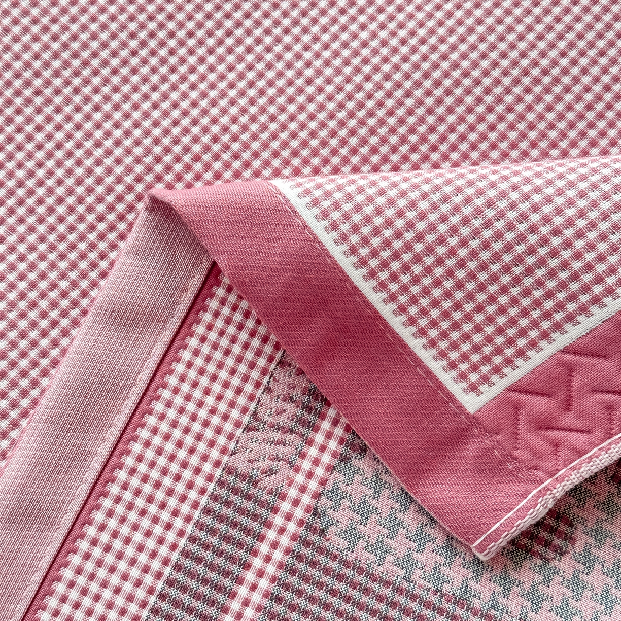 91家纺网 家纺一手货源 找家纺 沐瑟家纺 2025新款亲肤柔软纱布小米格枕巾 M兔-粉色 52*78cm枕巾/对