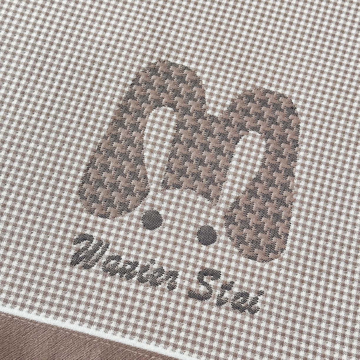 91家纺网 家纺一手货源 找家纺 沐瑟家纺 2025新款亲肤柔软纱布小米格枕巾 M兔-咖色 52*78cm枕巾/对