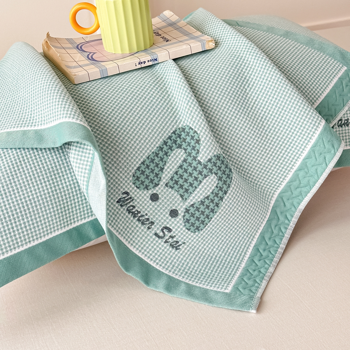 91家纺网 家纺一手货源 找家纺 沐瑟家纺 2025新款亲肤柔软纱布小米格枕巾 M兔-绿色 52*78cm枕巾/对