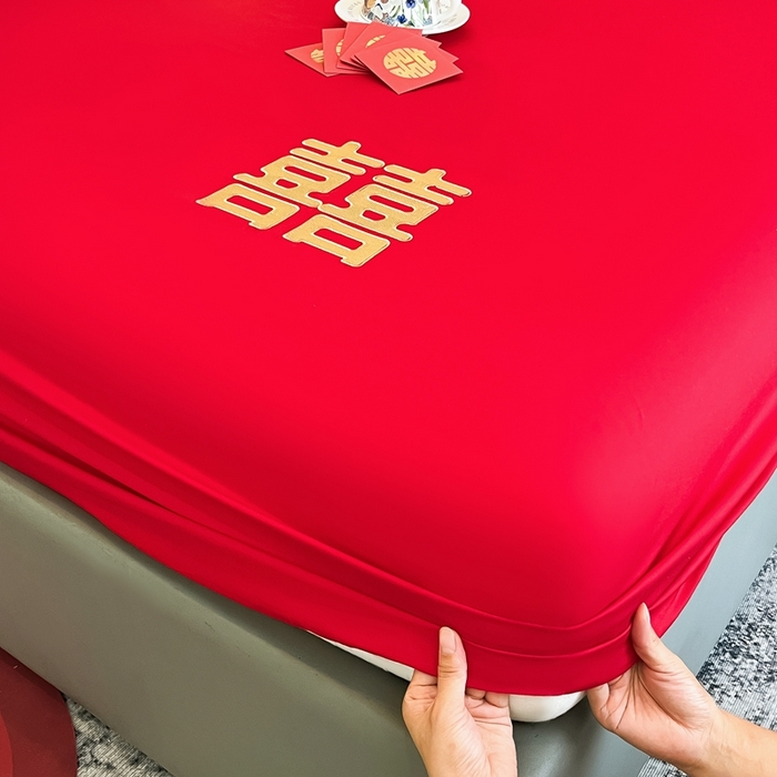 91家纺网 家纺一手货源 找家纺 极梦家纺 2025新款大红婚庆床笠三件套床垫保护套 双喜临门床笠款