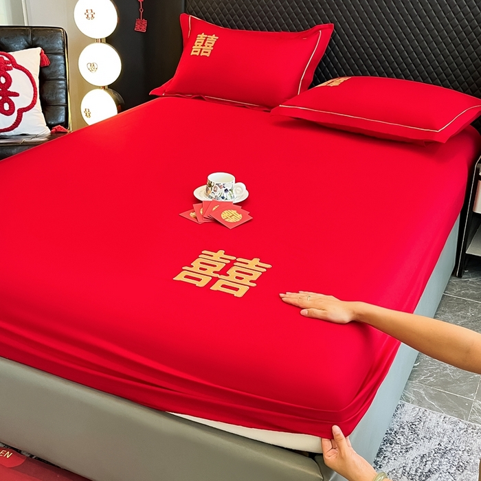91家纺网 家纺一手货源 找家纺 极梦家纺 2025新款大红婚庆床笠三件套床垫保护套 双喜临门床笠款