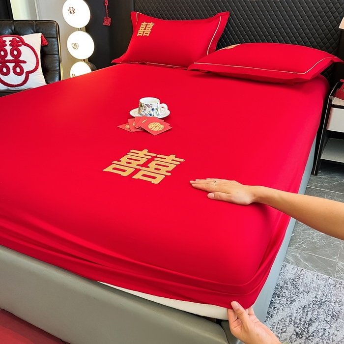 91家纺网 家纺一手货源 找家纺 极梦家纺 2025新款大红婚庆床笠三件套床垫保护套 双喜临门床笠款