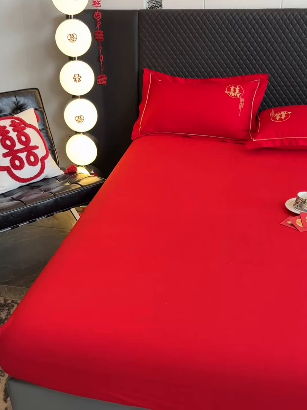 91家纺网 家纺一手货源 找家纺 极梦家纺 2025新款大红婚庆床笠三件套床垫保护套 喜事连连床笠款