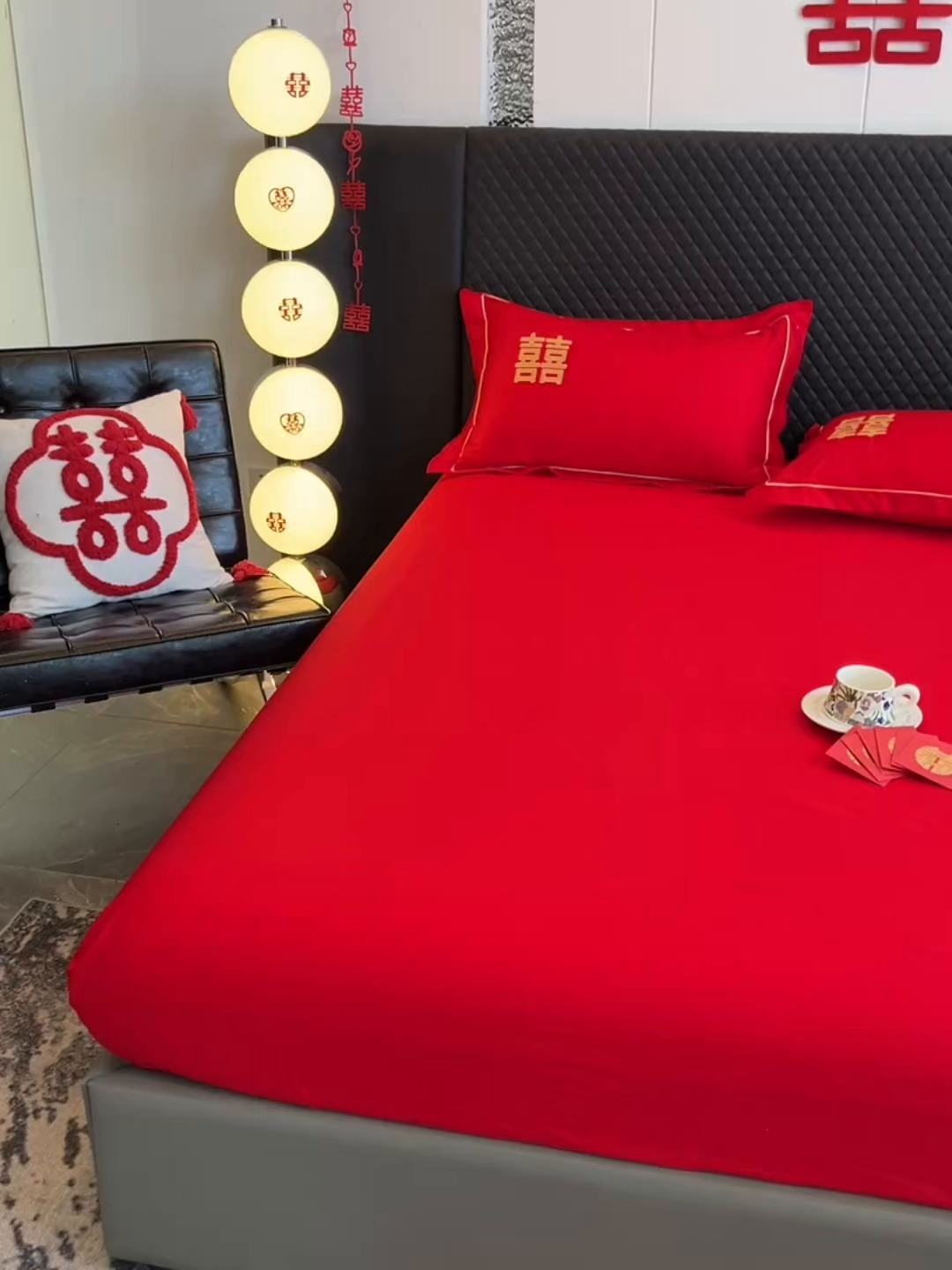 91家纺网 家纺一手货源 找家纺 极梦家纺 2025新款大红婚庆床笠三件套床垫保护套 双喜临门床笠款