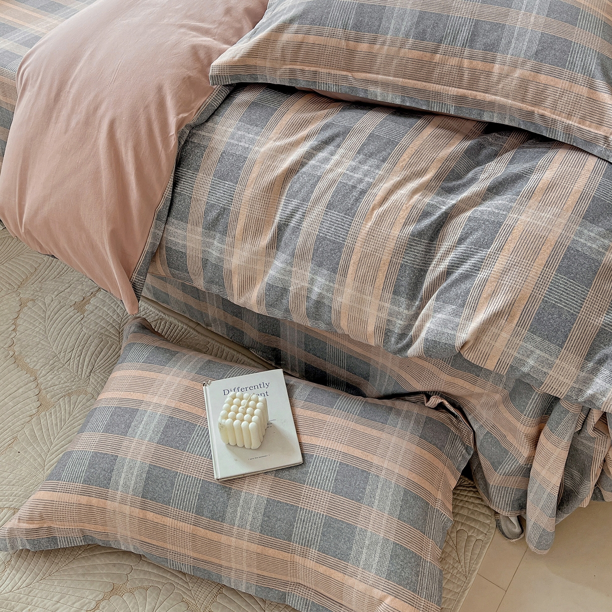 91家纺网 家纺一手货源 找家纺 依庭 2025新款高克重全棉纯棉磨毛印花四件套 莫利格