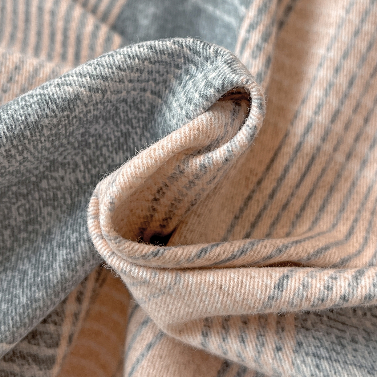 91家纺网 家纺一手货源 找家纺 依庭 2025新款高克重全棉纯棉磨毛印花四件套 莫利格