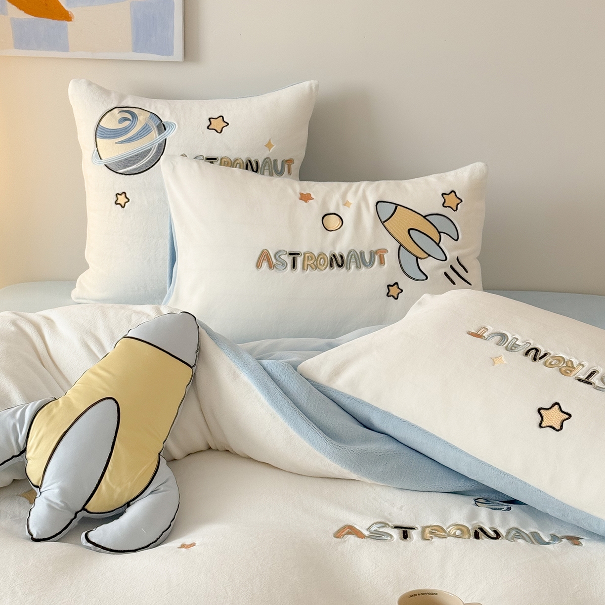 91家纺网 家纺一手货源 找家纺 （总）西西家居 2025新款全消光230g牛奶绒四件套-星辰大海 会员-20元 （各平台严格控价劵后不低于318元起!）