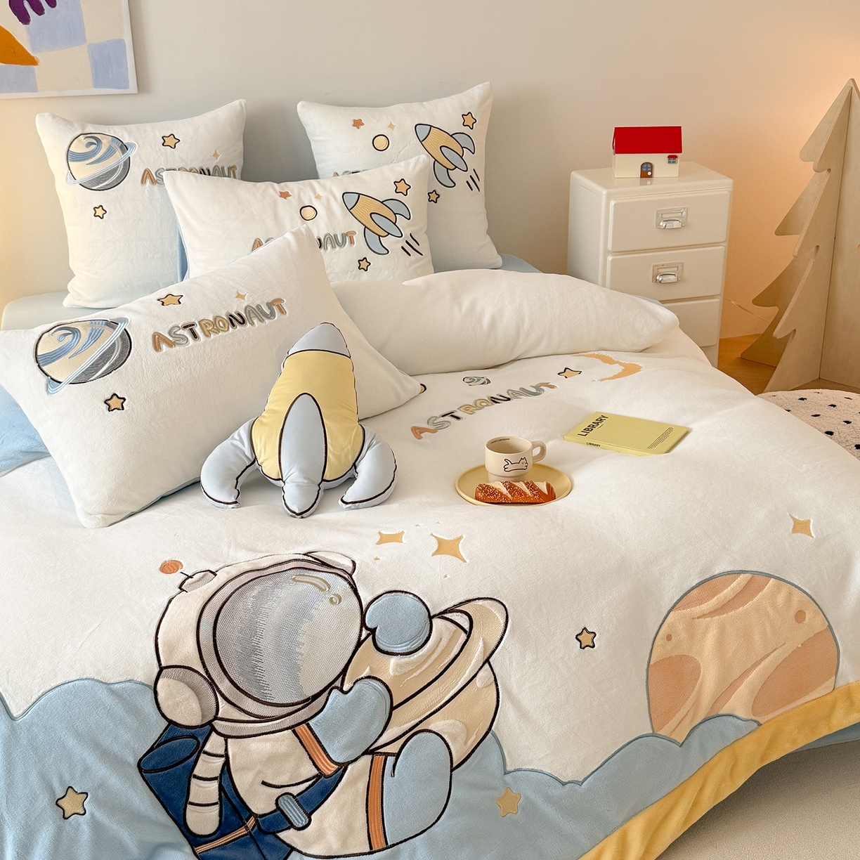 91家纺网 家纺一手货源 找家纺 （总）西西家居 2025新款全消光230g牛奶绒四件套-星辰大海 会员-20元 （各平台严格控价劵后不低于318元起!）