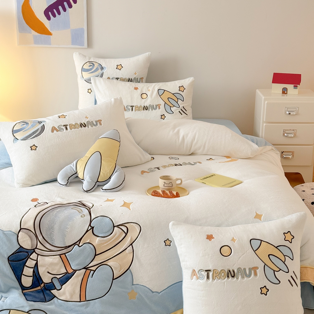 91家纺网 家纺一手货源 找家纺 （总）西西家居 2025新款全消光230g牛奶绒四件套-星辰大海 会员-20元 （各平台严格控价劵后不低于318元起!）