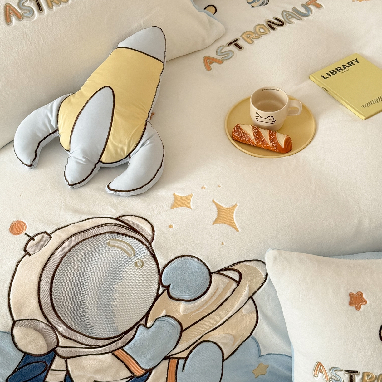 91家纺网 家纺一手货源 找家纺 （总）西西家居 2025新款全消光230g牛奶绒四件套-星辰大海 会员-20元 （各平台严格控价劵后不低于318元起!）