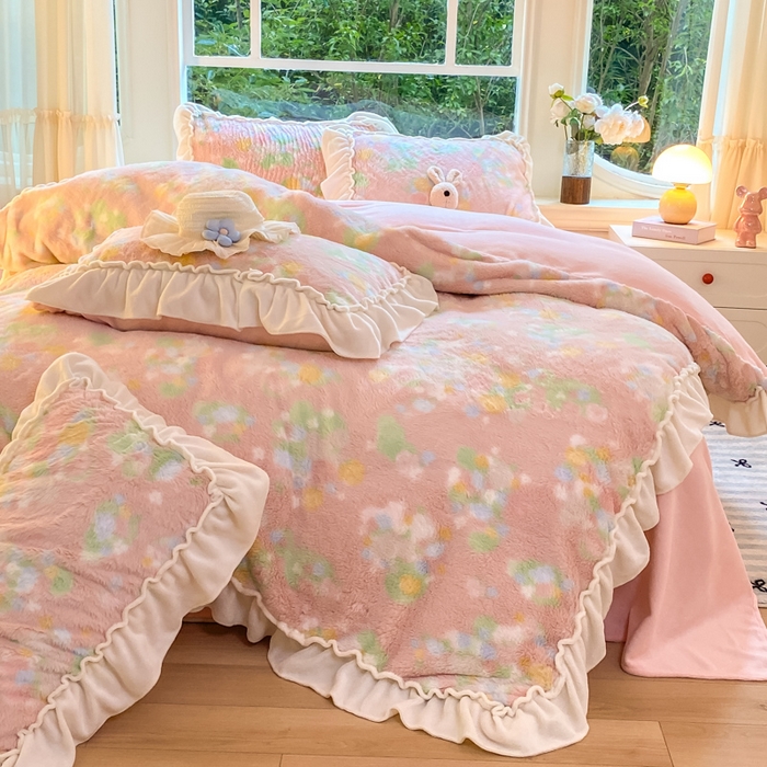 91家纺网 家纺一手货源 找家纺 米可 2025新款兔毛绒花边牛奶绒四件套 柔韵-粉