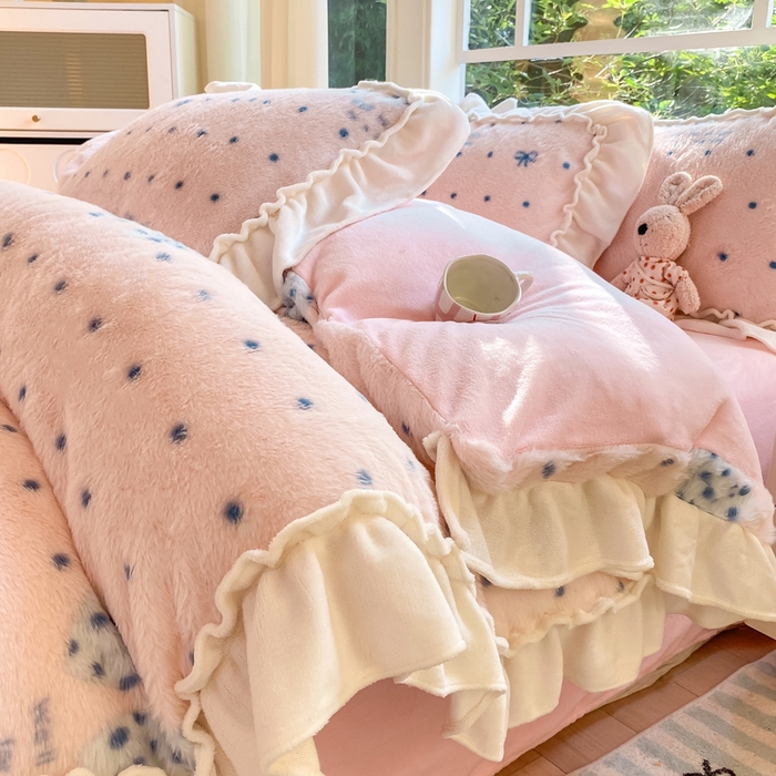 91家纺网 家纺一手货源 找家纺 米可 2025新款兔毛绒花边牛奶绒四件套 可爱蝴蝶结-粉