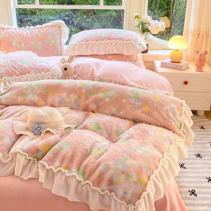 91家纺网 家纺一手货源 找家纺 米可 2025新款兔毛绒花边牛奶绒四件套 柔韵-粉