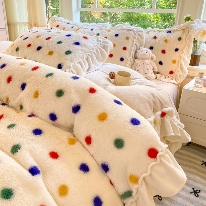 91家纺网 家纺一手货源 找家纺 米可 2025新款兔毛绒花边牛奶绒四件套 彩色波点