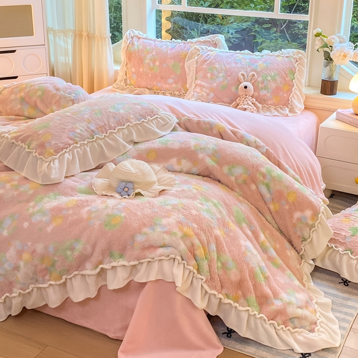 91家纺网 家纺一手货源 找家纺 米可 2025新款兔毛绒花边牛奶绒四件套 柔韵-粉