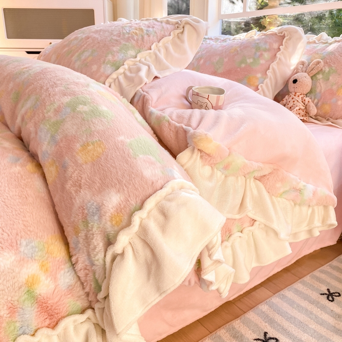 91家纺网 家纺一手货源 找家纺 米可 2025新款兔毛绒花边牛奶绒四件套 柔韵-粉
