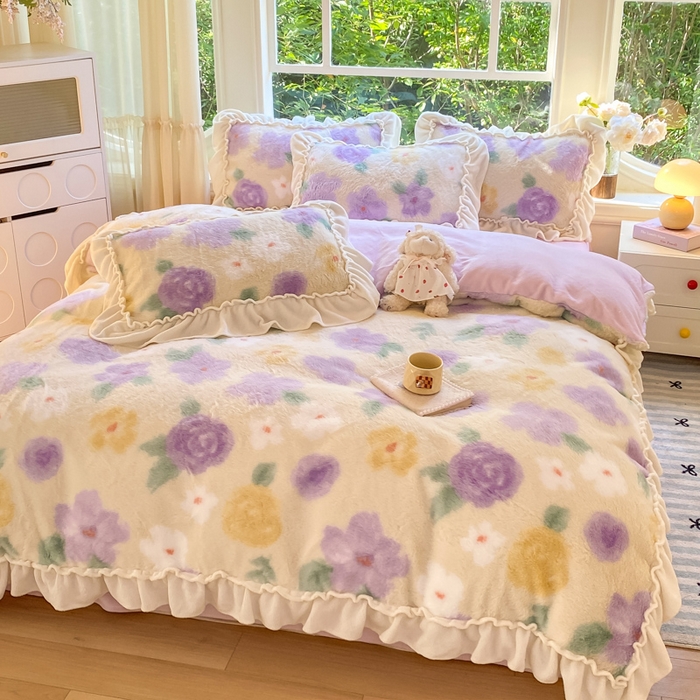 91家纺网 家纺一手货源 找家纺 米可 2025新款兔毛绒花边牛奶绒四件套 紫色花语