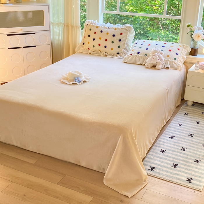 91家纺网 家纺一手货源 找家纺 米可 2025新款兔毛绒花边牛奶绒四件套 彩色波点