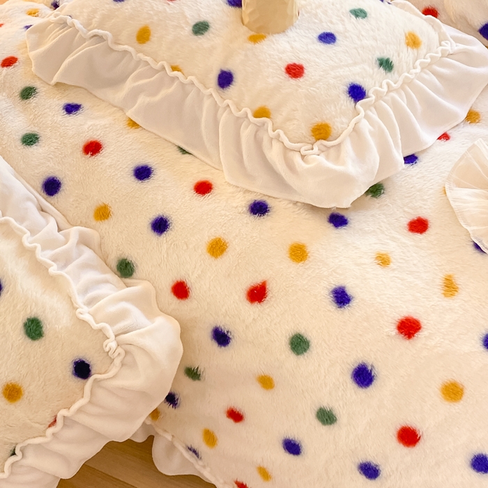 91家纺网 家纺一手货源 找家纺 米可 2025新款兔毛绒花边牛奶绒四件套 彩色波点