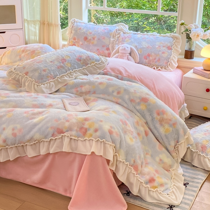 91家纺网 家纺一手货源 找家纺 米可 2025新款兔毛绒花边牛奶绒四件套 柔韵-蓝