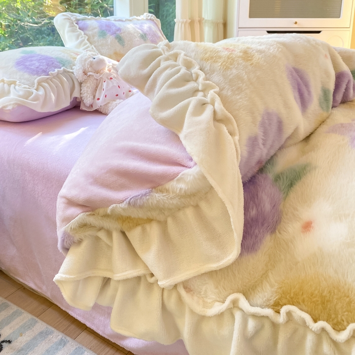 91家纺网 家纺一手货源 找家纺 米可 2025新款兔毛绒花边牛奶绒四件套 紫色花语