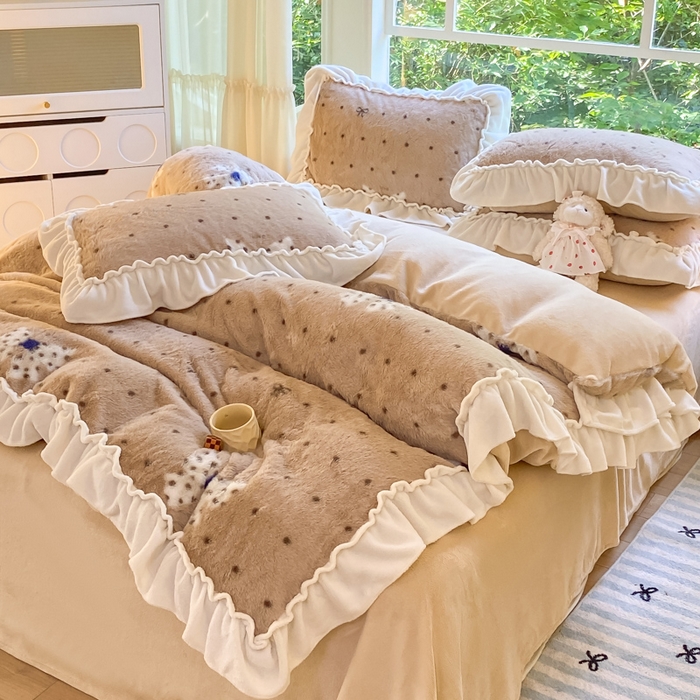 91家纺网 家纺一手货源 找家纺 米可 2025新款兔毛绒花边牛奶绒四件套 可爱蝴蝶结-咖