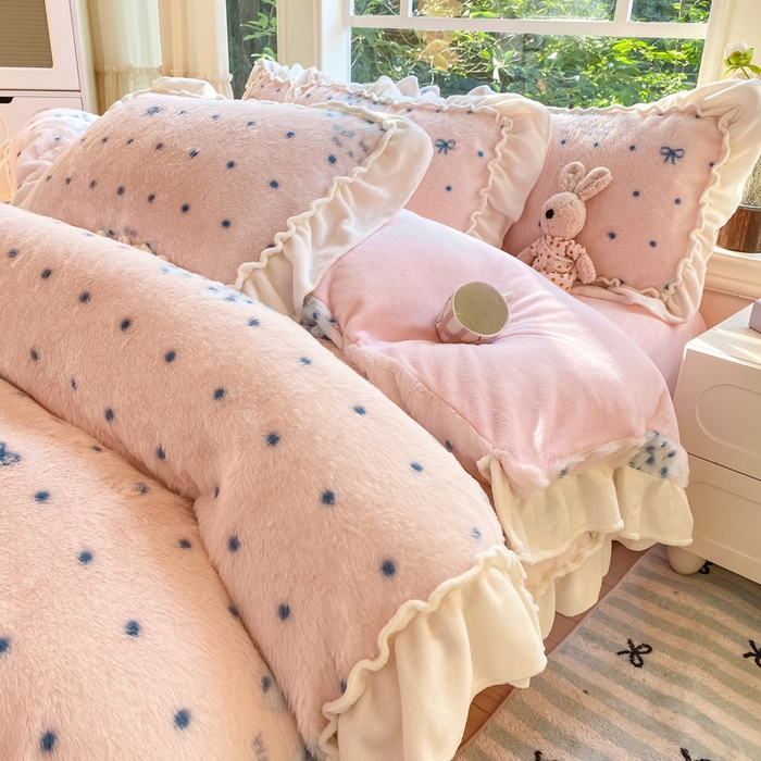 91家纺网 家纺一手货源 找家纺 米可 2025新款兔毛绒花边牛奶绒四件套 可爱蝴蝶结-粉