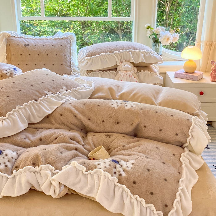 91家纺网 家纺一手货源 找家纺 米可 2025新款兔毛绒花边牛奶绒四件套 可爱蝴蝶结-咖