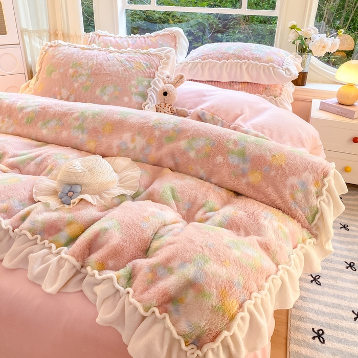 91家纺网 家纺一手货源 找家纺 米可 2025新款兔毛绒花边牛奶绒四件套 柔韵-粉