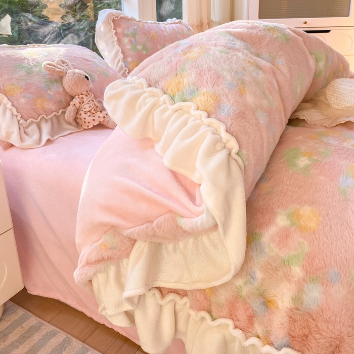 91家纺网 家纺一手货源 找家纺 米可 2025新款兔毛绒花边牛奶绒四件套 柔韵-粉