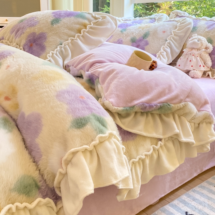 91家纺网 家纺一手货源 找家纺 米可 2025新款兔毛绒花边牛奶绒四件套 紫色花语