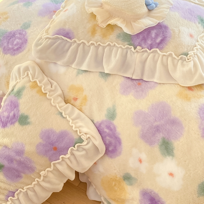 91家纺网 家纺一手货源 找家纺 米可 2025新款兔毛绒花边牛奶绒四件套 紫色花语