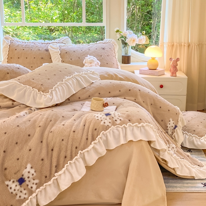 91家纺网 家纺一手货源 找家纺 米可 2025新款兔毛绒花边牛奶绒四件套 可爱蝴蝶结-咖