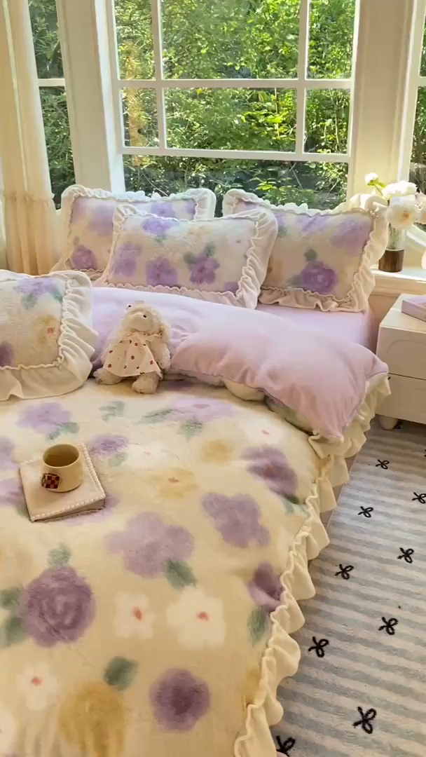 91家纺网 家纺一手货源 找家纺 米可 2025新款兔毛绒花边牛奶绒四件套 紫色花语