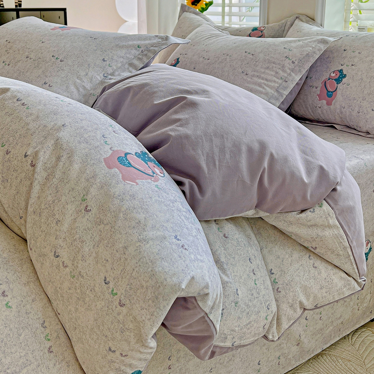 91家纺网 家纺一手货源 找家纺 依庭 2025新款高克重全棉纯棉磨毛印花四件套 幸福小熊