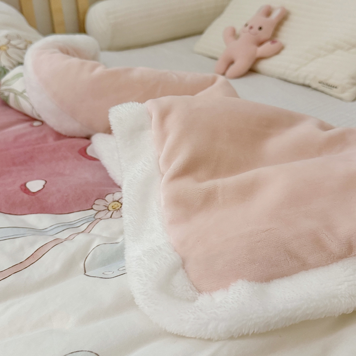 91家纺网 家纺一手货源 找家纺 荷马之梦 2025新款A类针织棉牛奶绒大豆纤维春秋被冬被儿童被芯幼儿园被子-奶芙系列 奶芙-仲夏节乐园