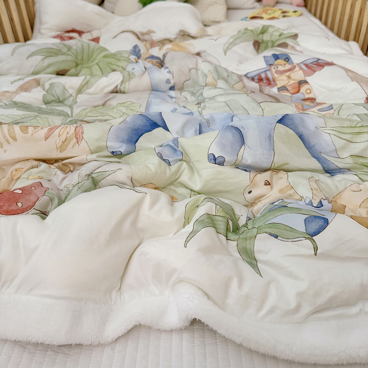 91家纺网 家纺一手货源 找家纺 荷马之梦 2025新款A类针织棉牛奶绒大豆纤维春秋被冬被儿童被芯幼儿园被子-奶芙系列 奶芙-恐龙部落