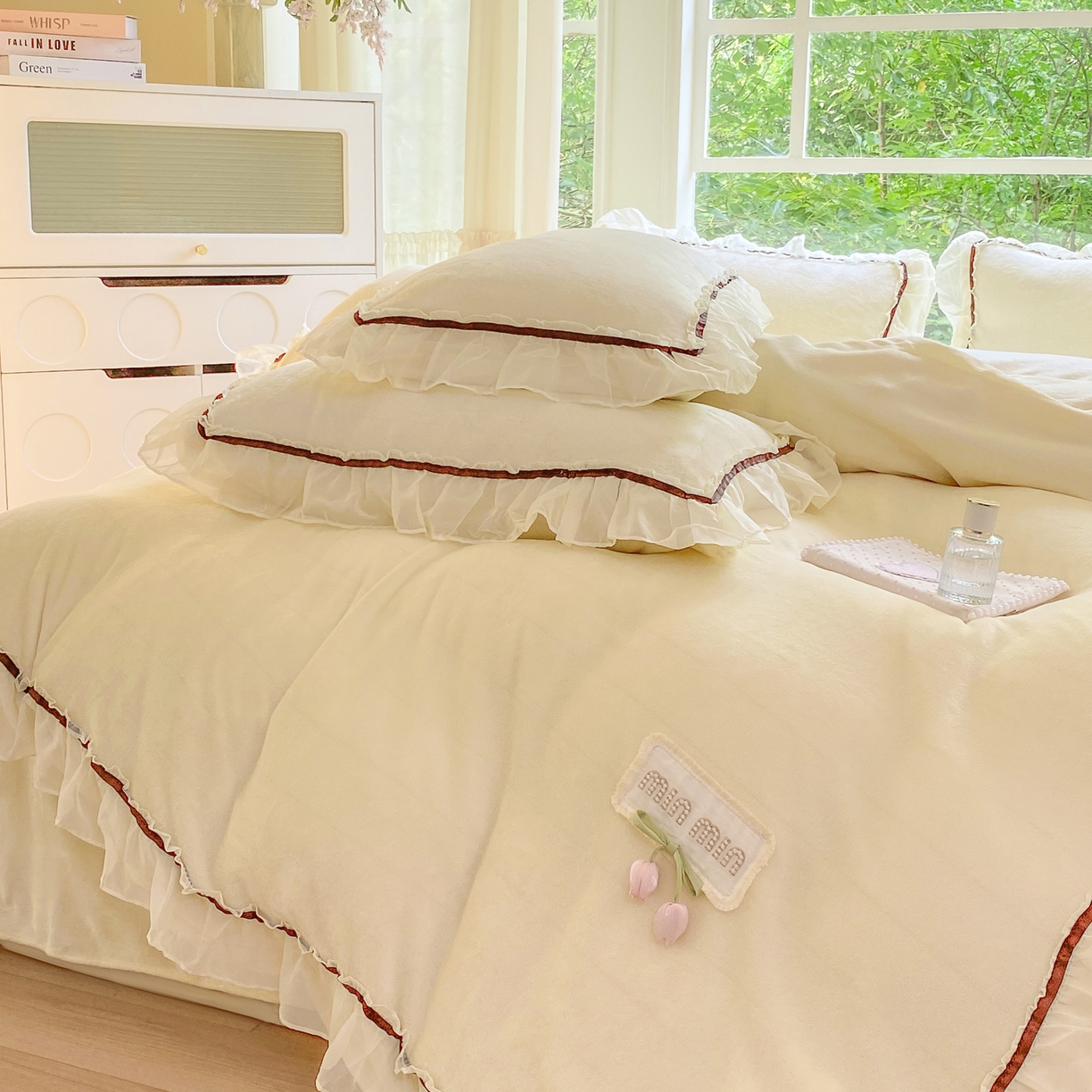 91家纺网 家纺一手货源 找家纺 二八年华 2025新款韩式花边款牛奶绒四件套 鹅黄